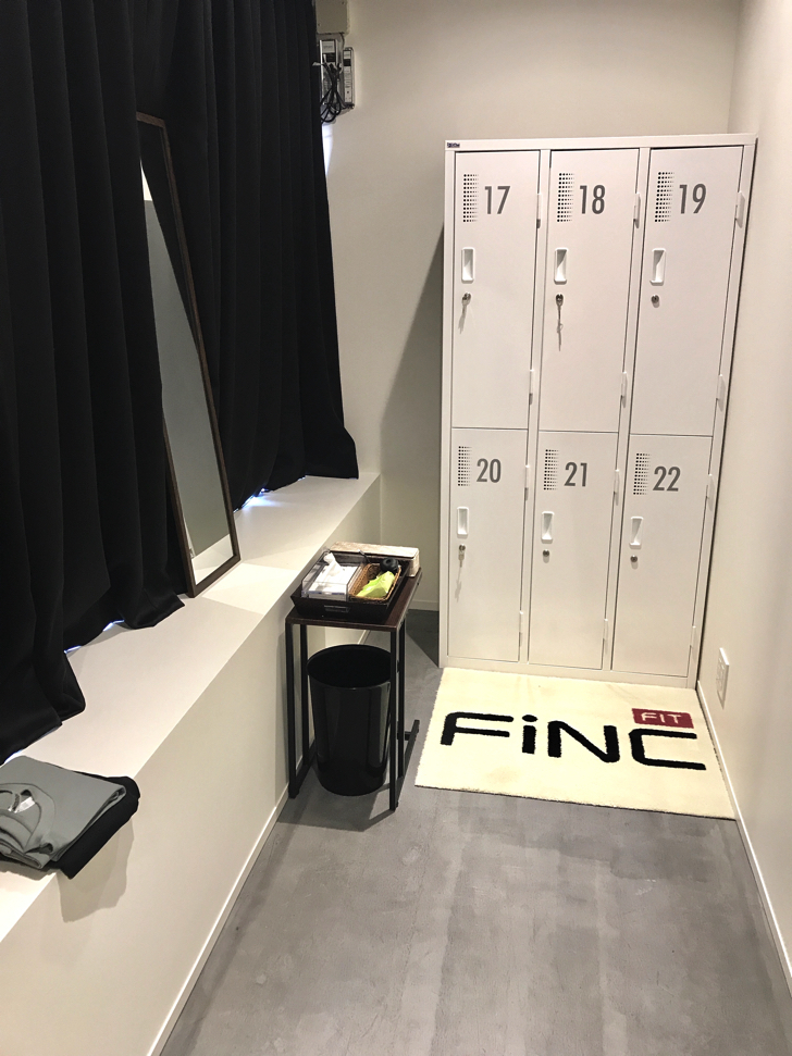 FiNCジムロッカールーム